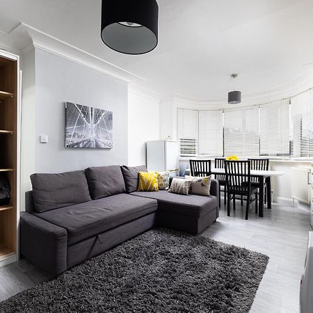 One Bedroom Apartment Opposite Brent Cross Station Лондон Экстерьер фото
